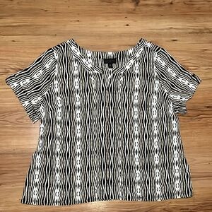 Worthington Black and White Boxy Short Sleeve Blouse
